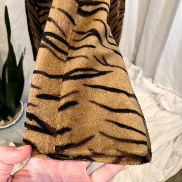 Vintage Y2K Stone Ridge Faux Fur Velvet Tiger Print Button Front Long Coat - Picture 11 of 16